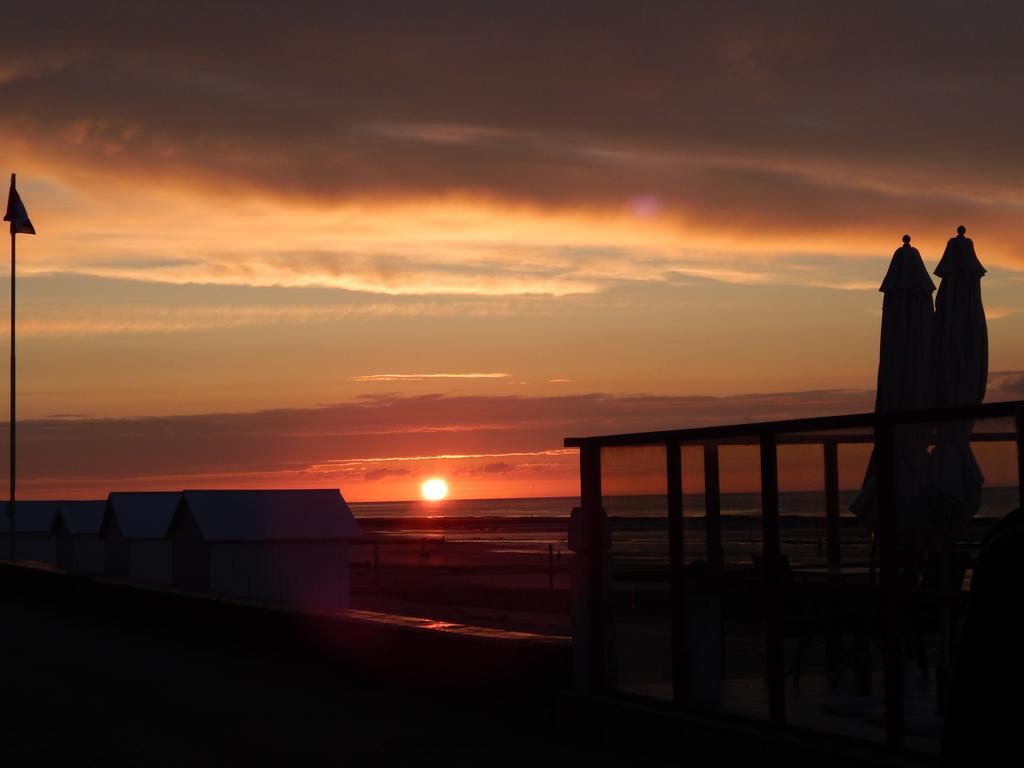 ホテルLe Clos Normand Saint-Aubin-sur-Mer  エクステリア 写真
